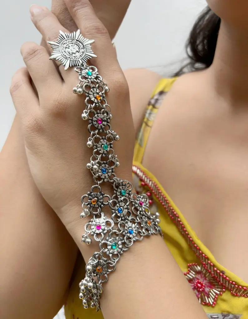 SilvermulticoloredHandHarness-FashionJewels2.webp