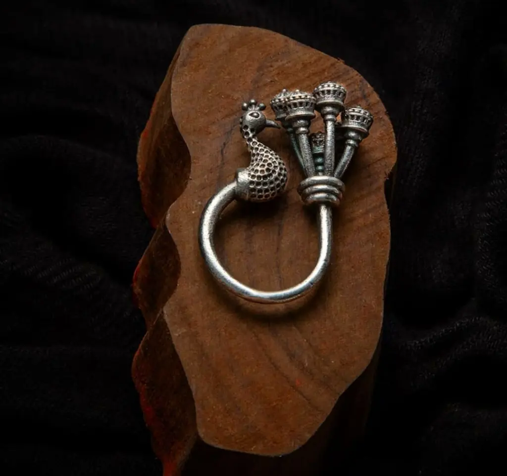 SilverPeacockRing-FashionJewels1.webp