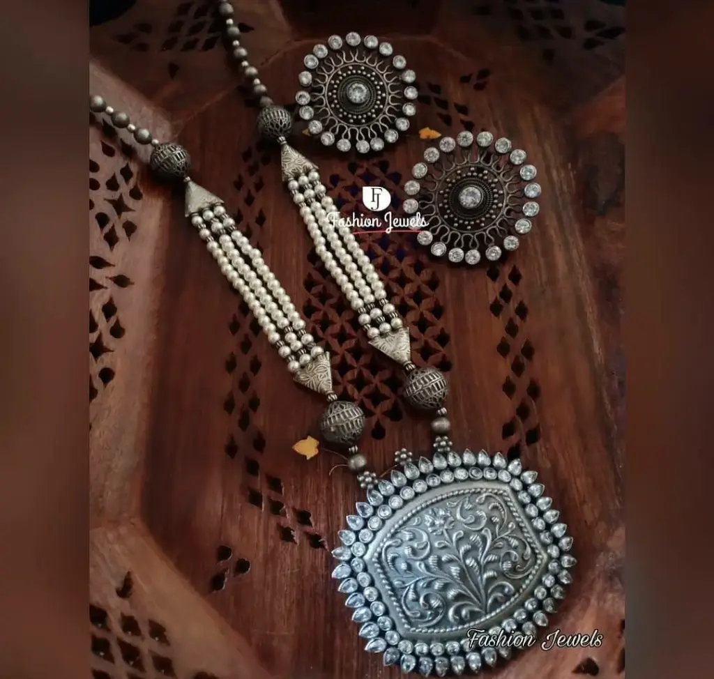 Silverlook alike Intricate zircon pearl Necklace set